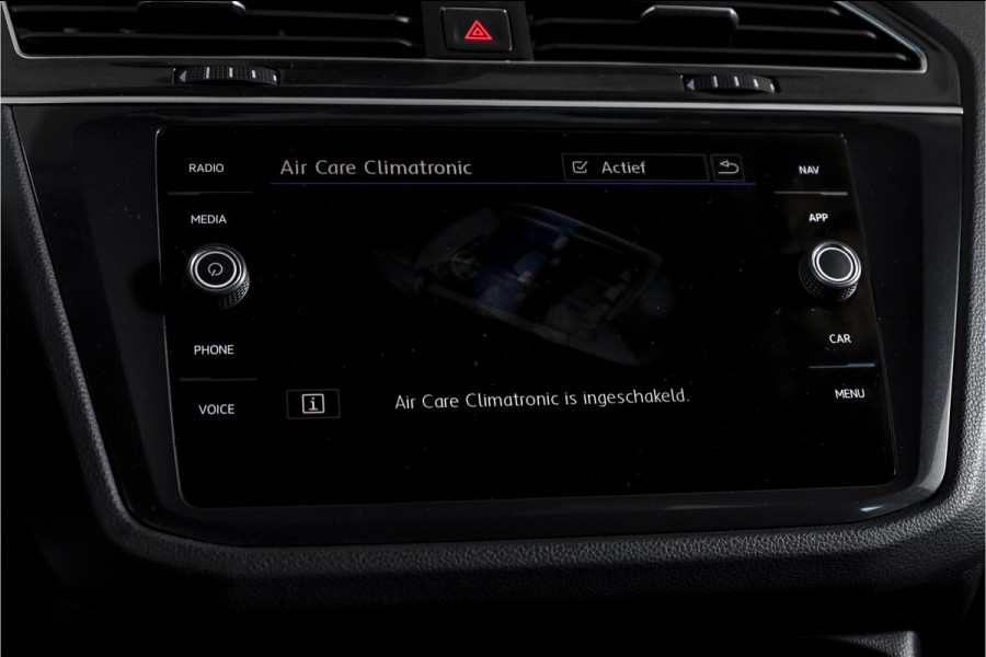 Volkswagen Tiguan 2.0 TSI 4Motion Highline Business R 180 PK | R-Line | Elek. Trekhaak | Adapt. Cruise | Stoel-+Bankverw. | PDC | Camera | NAV + App. Connect | ECC | Elek. Klep | LM 19" |