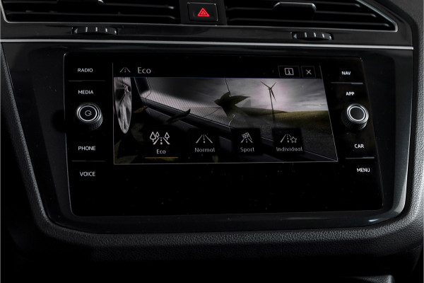 Volkswagen Tiguan 2.0 TSI 4Motion Highline Business R 180 PK | R-Line | Elek. Trekhaak | Adapt. Cruise | Stoel-+Bankverw. | PDC | Camera | NAV + App. Connect | ECC | Elek. Klep | LM 19" |