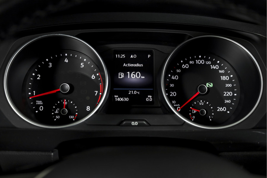 Volkswagen Tiguan 2.0 TSI 4Motion Highline Business R 180 PK | R-Line | Elek. Trekhaak | Adapt. Cruise | Stoel-+Bankverw. | PDC | Camera | NAV + App. Connect | ECC | Elek. Klep | LM 19" |