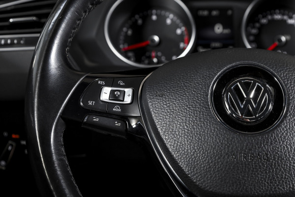 Volkswagen Tiguan 2.0 TSI 4Motion Highline Business R 180 PK | R-Line | Elek. Trekhaak | Adapt. Cruise | Stoel-+Bankverw. | PDC | Camera | NAV + App. Connect | ECC | Elek. Klep | LM 19" |