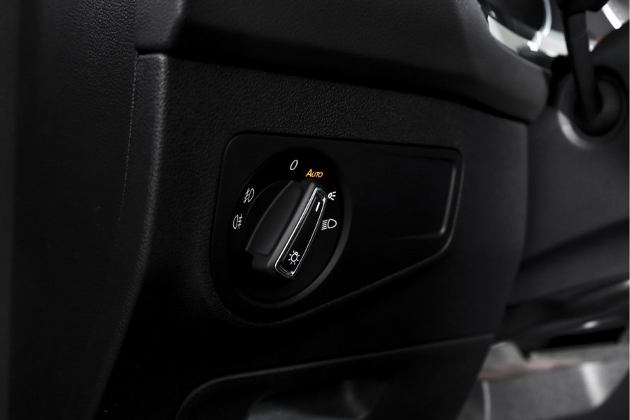 Volkswagen Tiguan 2.0 TSI 4Motion Highline Business R 180 PK | R-Line | Elek. Trekhaak | Adapt. Cruise | Stoel-+Bankverw. | PDC | Camera | NAV + App. Connect | ECC | Elek. Klep | LM 19" |