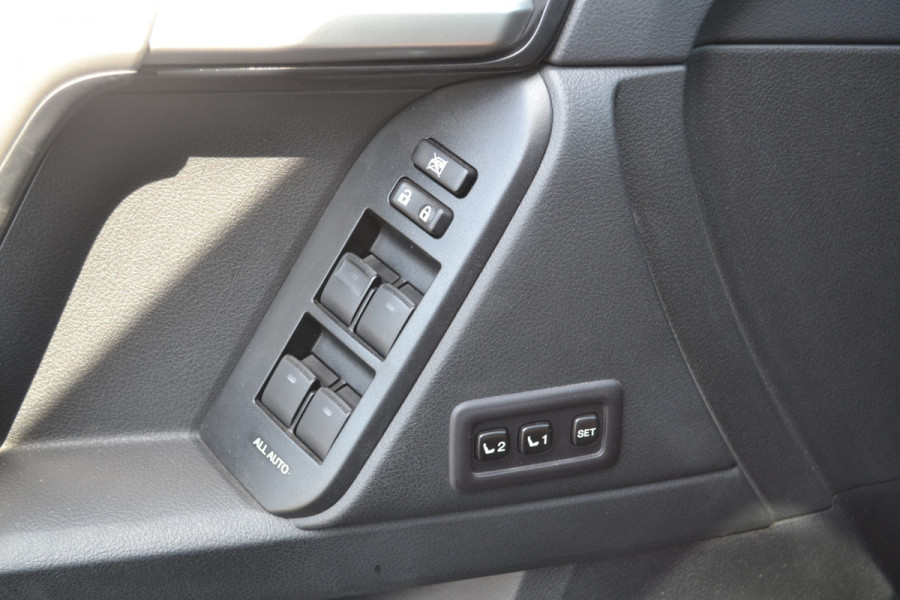 Toyota Land Cruiser 150 2.8 D-4D Black Edition 7 Pers 204PK Alle opties Incl BTW