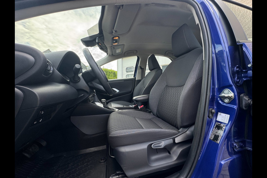 Toyota Yaris 1.5 Hybrid Active LED / CAMERA / CARPLAY / LMV / STOELVERWARMING / STUURVERWARMING