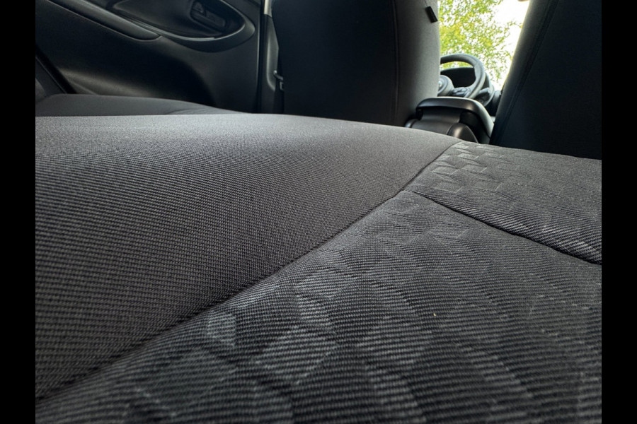 Toyota Yaris 1.5 Hybrid Active LED / CAMERA / CARPLAY / LMV / STOELVERWARMING / STUURVERWARMING