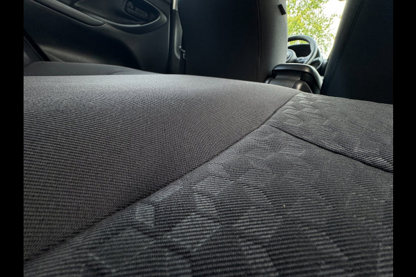 Toyota Yaris 1.5 Hybrid Active LED / CAMERA / CARPLAY / LMV / STOELVERWARMING / STUURVERWARMING