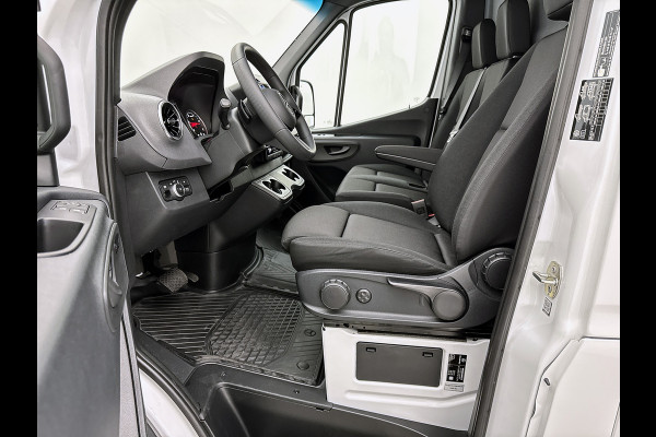 Mercedes-Benz Sprinter 319 1.9 CDI L2 Pro Navigatie Parkeerpakket Trekhaak Betimmering BPM vrij Stoelverwarming