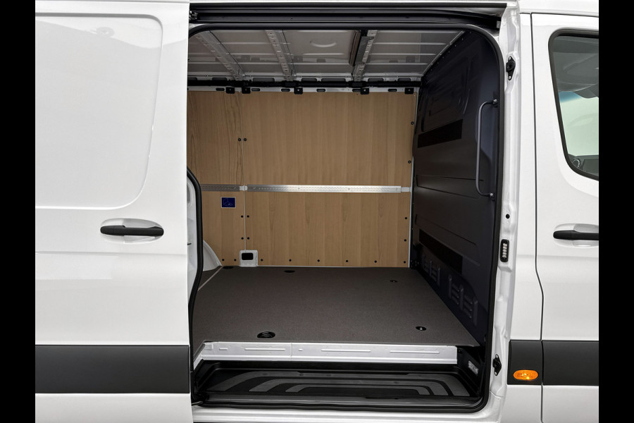 Mercedes-Benz Sprinter 319 1.9 CDI L2 Pro Navigatie Parkeerpakket Trekhaak Betimmering BPM vrij Stoelverwarming