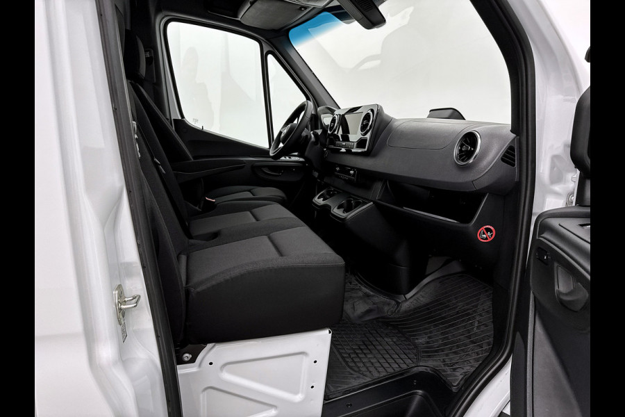 Mercedes-Benz Sprinter 319 1.9 CDI L2 Pro Navigatie Parkeerpakket Trekhaak Betimmering BPM vrij Stoelverwarming