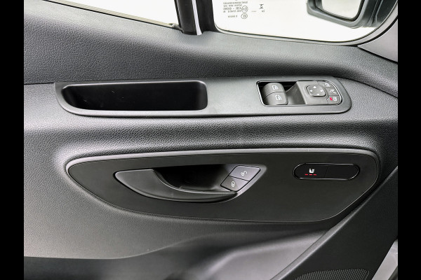 Mercedes-Benz Sprinter 319 1.9 CDI L2 Pro Navigatie Parkeerpakket Trekhaak Betimmering BPM vrij Stoelverwarming