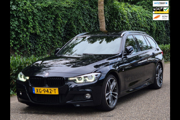 BMW 3 Serie Touring 320i M Sport Ed volle optielijst Trekhaak Pano CarPlay 19inch M Velgen Stuurverwarming NAP M Sport Edition