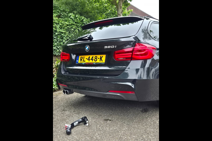 BMW 3 Serie Touring 320i M Sport B48 6WB Apple CarPlay Trekhaak Shadowline GR Navi Touch Angle 320i Corporate Lease High Executive