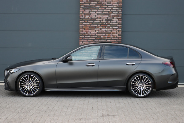 Mercedes-Benz C-Klasse 200 4MATIC Premium+ AMG Line | Distronic+ | Panoramadak | Burmester | Memory | Massage | Stoelventilatie | Surround Camara | Trekhaak | Digital Light | Keyless Go |