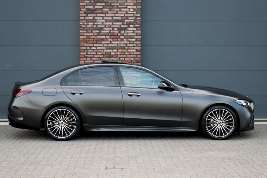 Mercedes-Benz C-Klasse 200 4MATIC Premium+ AMG Line | Distronic+ | Panoramadak | Burmester | Memory | Massage | Stoelventilatie | Surround Camara | Trekhaak | Digital Light | Keyless Go |