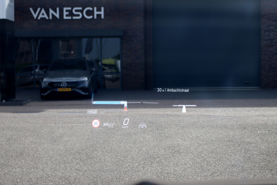 Mercedes-Benz C-Klasse 200 4MATIC Premium+ AMG Line | Distronic+ | Panoramadak | Burmester | Memory | Massage | Stoelventilatie | Surround Camara | Trekhaak | Digital Light | Keyless Go |