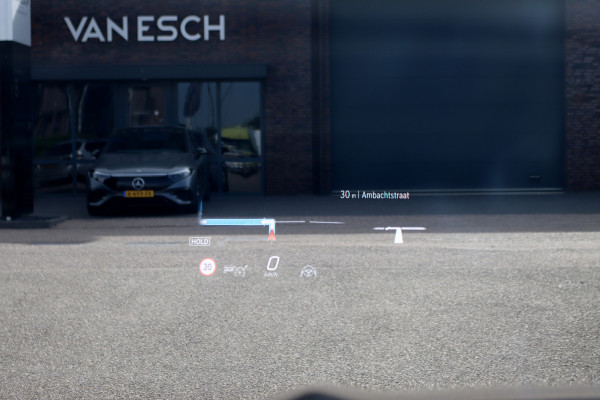 Mercedes-Benz C-Klasse 200 4MATIC Premium+ AMG Line | Distronic+ | Panoramadak | Burmester | Memory | Massage | Stoelventilatie | Surround Camara | Trekhaak | Digital Light | Keyless Go |