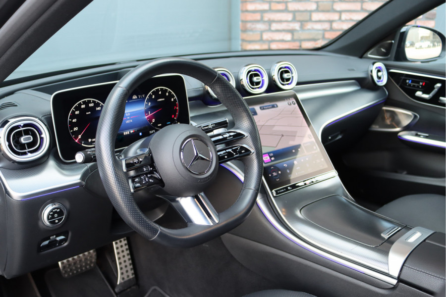 Mercedes-Benz C-Klasse 200 4MATIC Premium+ AMG Line | Distronic+ | Panoramadak | Burmester | Memory | Massage | Stoelventilatie | Surround Camara | Trekhaak | Digital Light | Keyless Go |