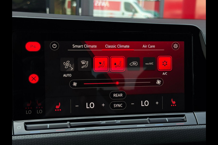 Volkswagen Golf 2.0 TSI GTI Clubsport Panorama LED Head-Up Camera Parksens.