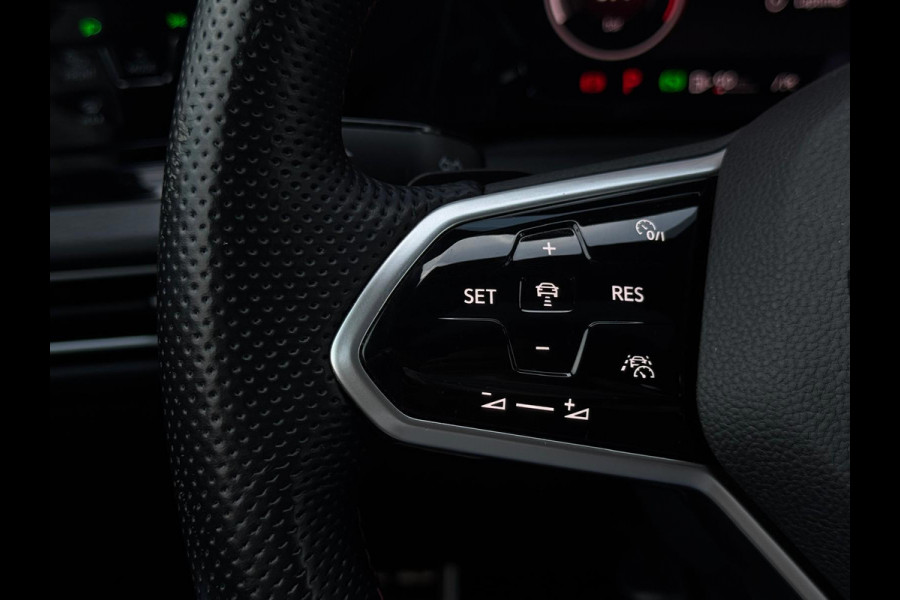 Volkswagen Golf 2.0 TSI GTI Clubsport Panorama LED Head-Up Camera Parksens.