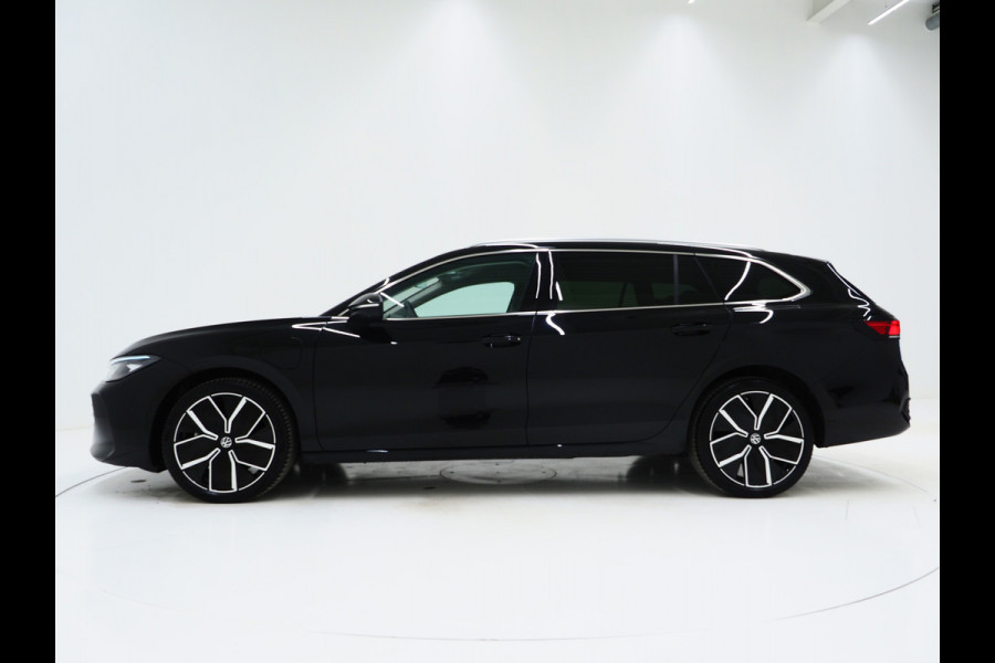 Volkswagen Passat Variant 1.5 eHybrid 204PK | Leder/Alcantara | Massage | Stoelkoeling | Trekhaak | HUD | 360 | Keyless
