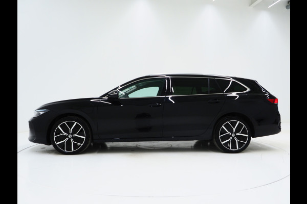 Volkswagen Passat Variant 1.5 eHybrid 204PK | Leder/Alcantara | Massage | Stoelkoeling | Trekhaak | HUD | 360 | Keyless