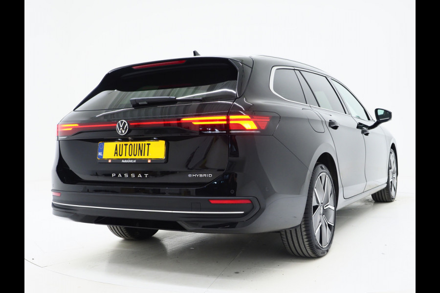 Volkswagen Passat Variant 1.5 eHybrid 204PK | Leder/Alcantara | Massage | Stoelkoeling | Trekhaak | HUD | 360 | Keyless