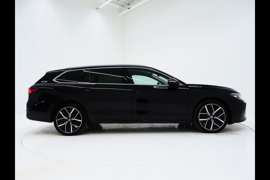 Volkswagen Passat Variant 1.5 eHybrid 204PK | Leder/Alcantara | Massage | Stoelkoeling | Trekhaak | HUD | 360 | Keyless