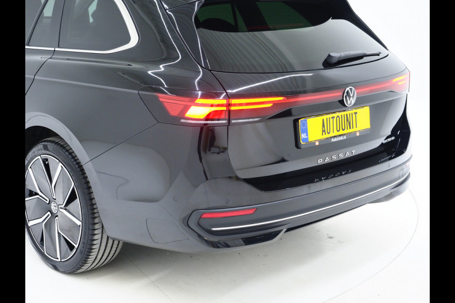 Volkswagen Passat Variant 1.5 eHybrid 204PK | Leder/Alcantara | Massage | Stoelkoeling | Trekhaak | HUD | 360 | Keyless