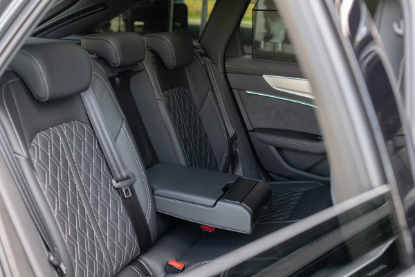 Audi A6 Avant 55 TFSI e quattro Pro Line S Competition B&O|Sportstoelen+|Comfortsleutel|HUD|Fijnnappa|21"|Zwart optiek