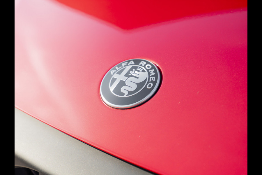 Alfa Romeo junior Elettrica Veloce 54 kWh | Techno Pack | Sport Pack | Pano-dak