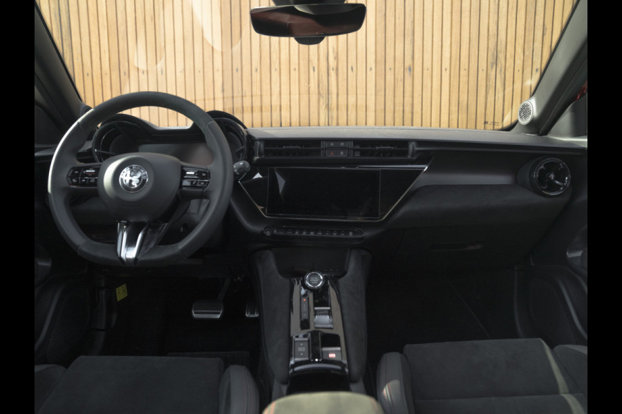 Alfa Romeo junior Elettrica Veloce 54 kWh | Techno Pack | Sport Pack | Pano-dak
