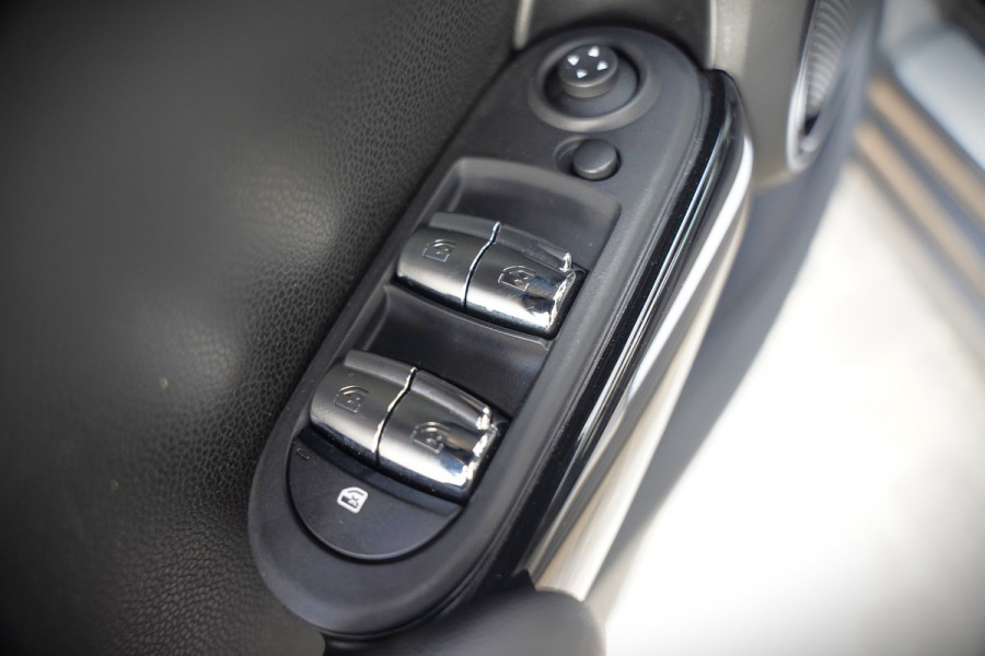 MINI Mini 1.5 Cooper Pepper | Panoramadak | Cruise Control | Apple Carplay | Navigatie | Climate Control | NAP | Dealer Onderhouden | Keyless | Automaat
