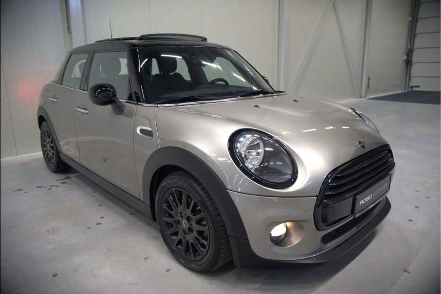 MINI Mini 1.5 Cooper Pepper | Panoramadak | Cruise Control | Apple Carplay | Navigatie | Climate Control | NAP | Dealer Onderhouden | Keyless | Automaat