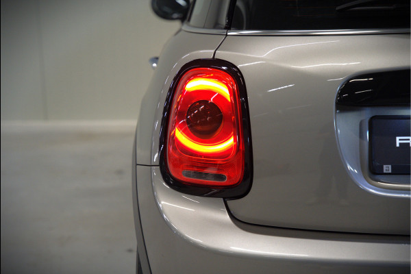 MINI Mini 1.5 Cooper Pepper | Panoramadak | Cruise Control | Apple Carplay | Navigatie | Climate Control | NAP | Dealer Onderhouden | Keyless | Automaat