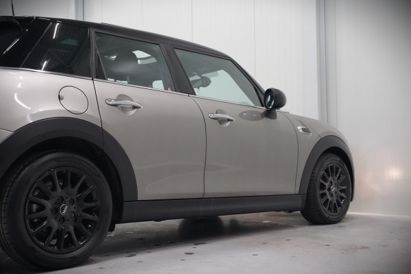 MINI Mini 1.5 Cooper Pepper | Panoramadak | Cruise Control | Apple Carplay | Navigatie | Climate Control | NAP | Dealer Onderhouden | Keyless | Automaat