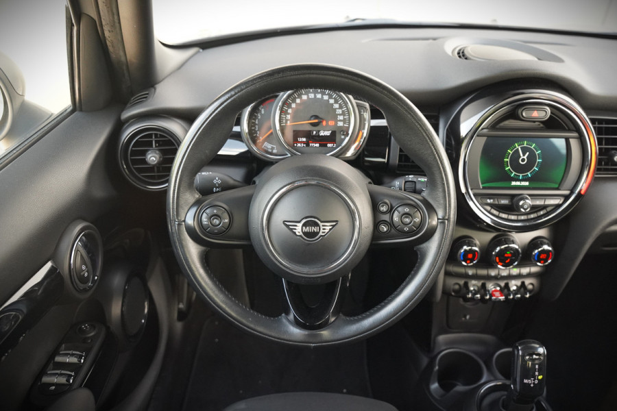 MINI Mini 1.5 Cooper Pepper | Panoramadak | Cruise Control | Apple Carplay | Navigatie | Climate Control | NAP | Dealer Onderhouden | Keyless | Automaat