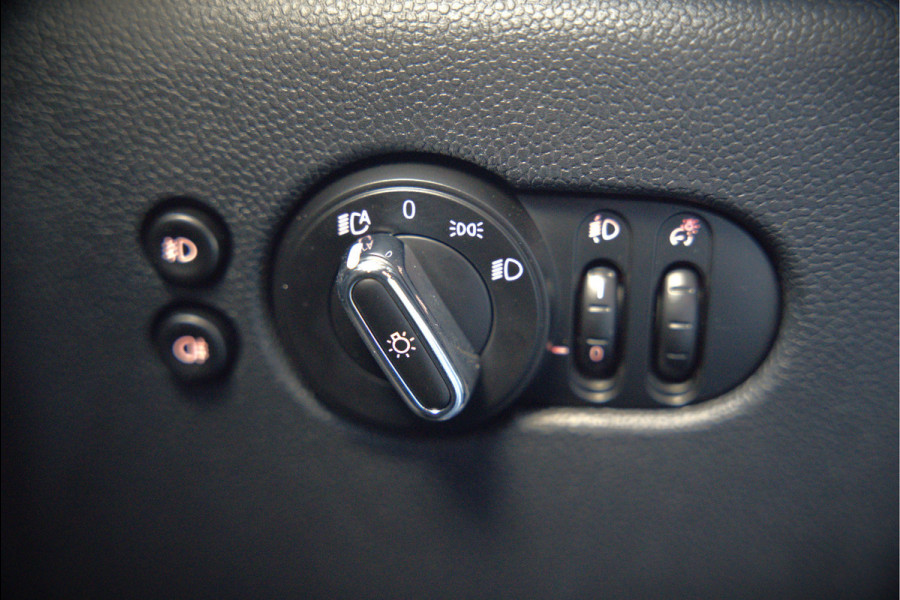MINI Mini 1.5 Cooper Pepper | Panoramadak | Cruise Control | Apple Carplay | Navigatie | Climate Control | NAP | Dealer Onderhouden | Keyless | Automaat