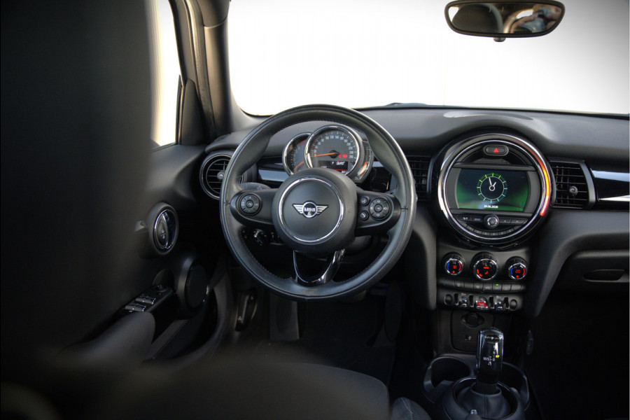 MINI Mini 1.5 Cooper Pepper | Panoramadak | Cruise Control | Apple Carplay | Navigatie | Climate Control | NAP | Dealer Onderhouden | Keyless | Automaat