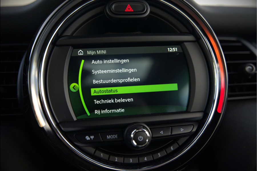 MINI Mini 1.5 Cooper Pepper | Panoramadak | Cruise Control | Apple Carplay | Navigatie | Climate Control | NAP | Dealer Onderhouden | Keyless | Automaat