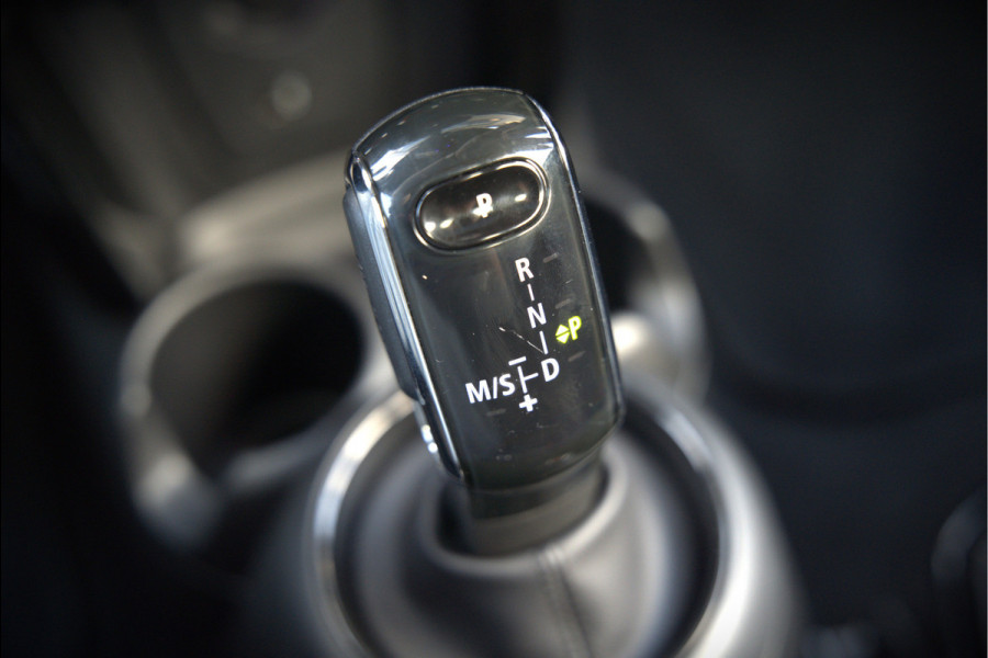 MINI Mini 1.5 Cooper Pepper | Panoramadak | Cruise Control | Apple Carplay | Navigatie | Climate Control | NAP | Dealer Onderhouden | Keyless | Automaat