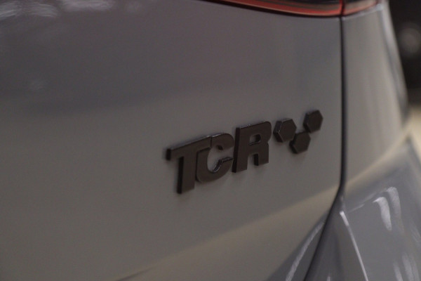 Volkswagen Golf 2.0 TSI GTI TCR /PANO/CARPLAY/CAM/KEYLESS/ACC/DCC/VOL