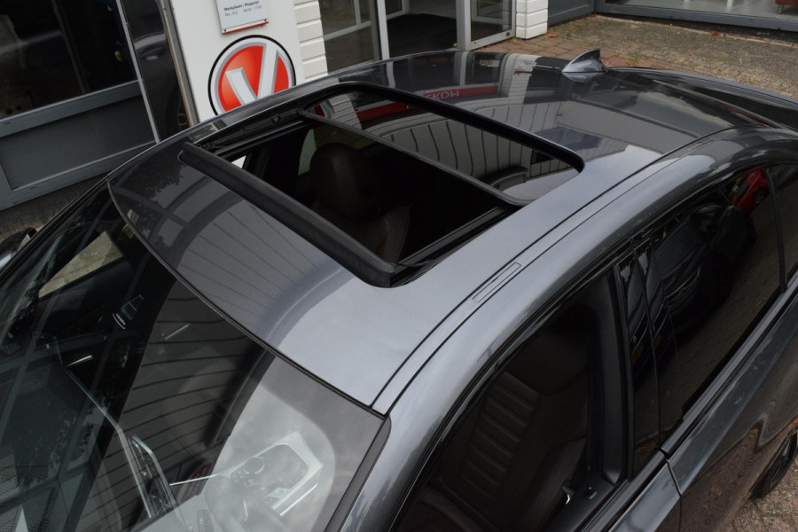 BMW 3-serie 320e M-pakket|Laser|19"|Dak|ACC|Cam|Trekhaak