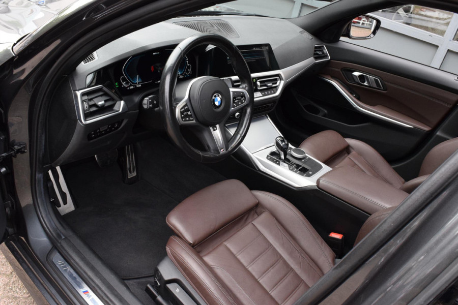 BMW 3-serie 320e M-pakket|Laser|19"|Dak|ACC|Cam|Trekhaak
