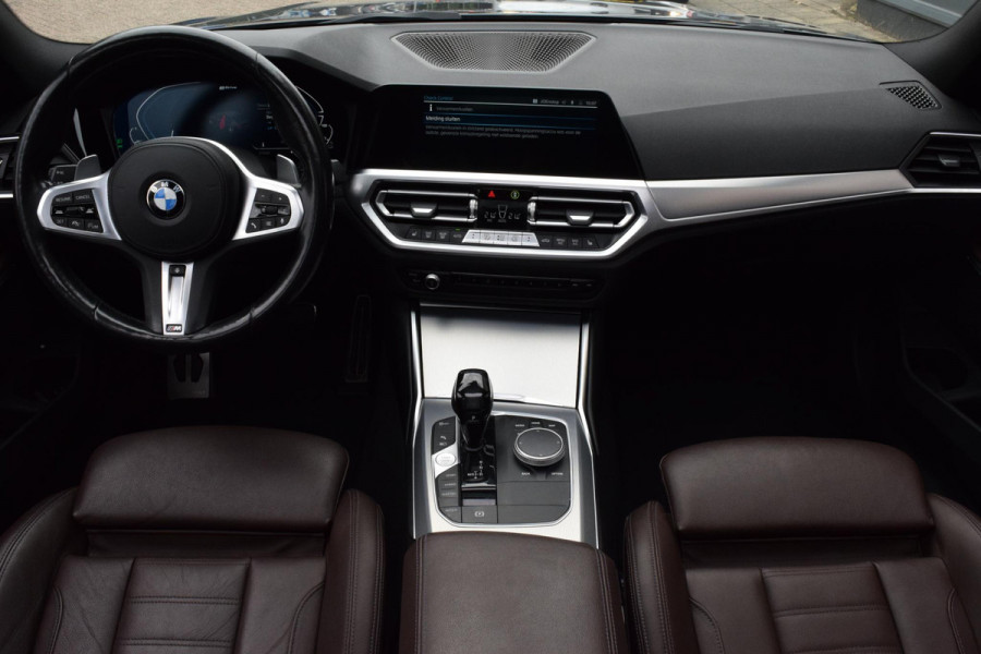 BMW 3-serie 320e M-pakket|Laser|19"|Dak|ACC|Cam|Trekhaak