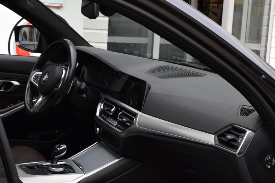 BMW 3-serie 320e M-pakket|Laser|19"|Dak|ACC|Cam|Trekhaak