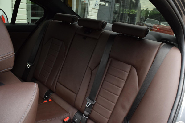 BMW 3-serie 320e M-pakket|Laser|19"|Dak|ACC|Cam|Trekhaak