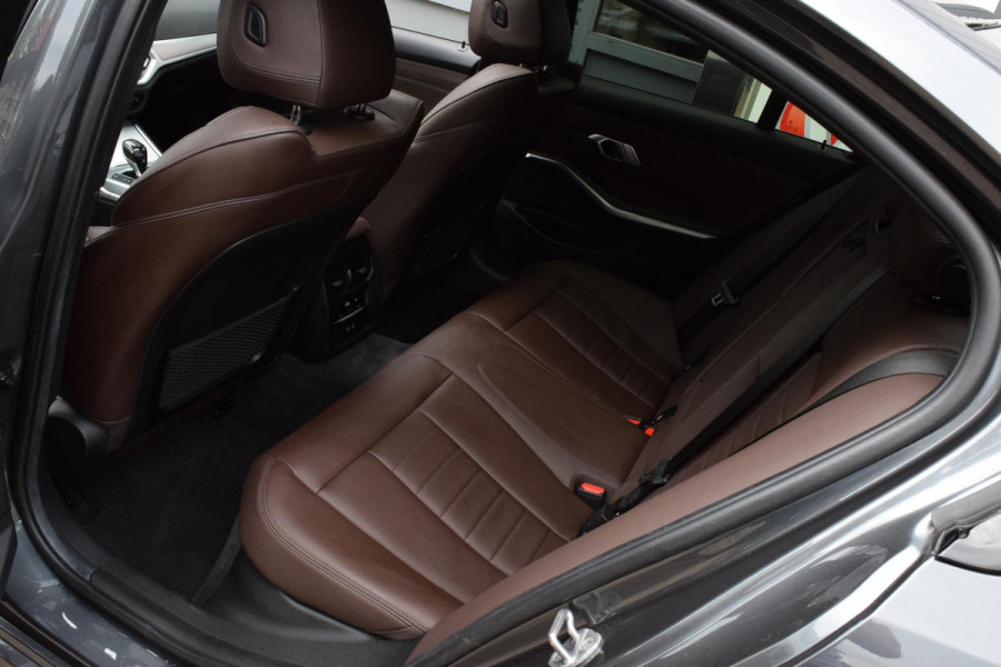 BMW 3-serie 320e M-pakket|Laser|19"|Dak|ACC|Cam|Trekhaak