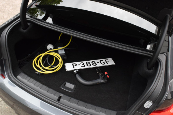 BMW 3-serie 320e M-pakket|Laser|19"|Dak|ACC|Cam|Trekhaak