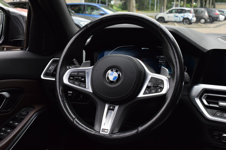 BMW 3-serie 320e M-pakket|Laser|19"|Dak|ACC|Cam|Trekhaak