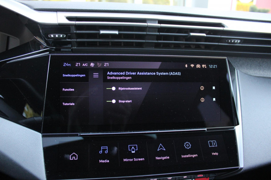 Peugeot 308 1.2 130PK AUTOMAAT ALLURE PACK BUSINESS | NAVIGATIE | DRAADLOZE APPLE CARPLAY/ANDROID AUTO | ACHTERUITRIJ CAMERA | KEYLESS ENTRY/START | LICHTMETALEN VELGEN 17" | DAB+ RADIO | ADAPTIVE CRUISE CONTROL | CLIMATE CONTROL |