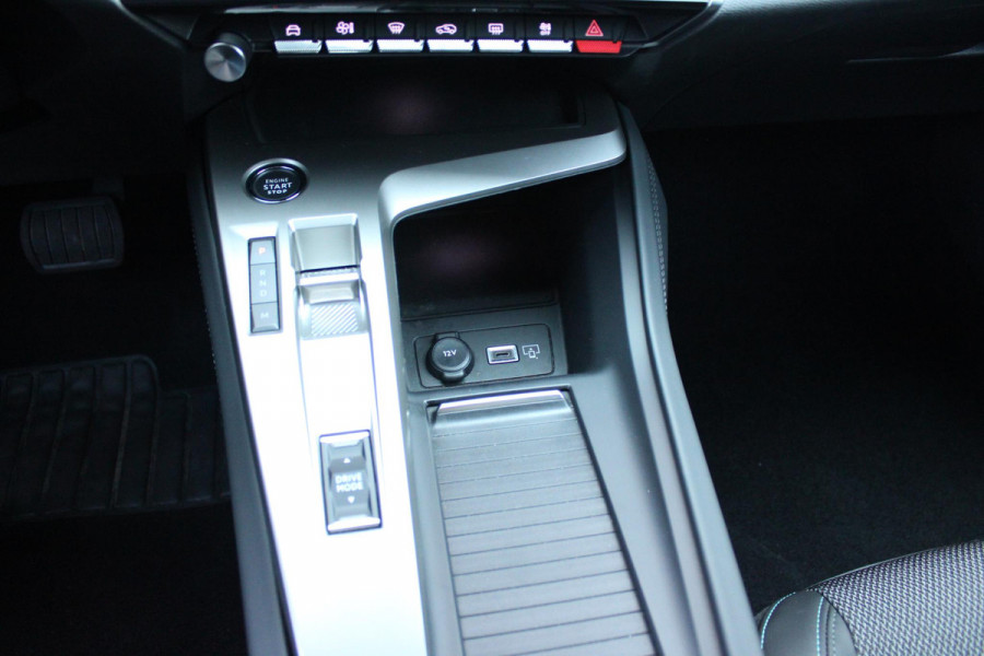 Peugeot 308 1.2 130PK AUTOMAAT ALLURE PACK BUSINESS | NAVIGATIE | DRAADLOZE APPLE CARPLAY/ANDROID AUTO | ACHTERUITRIJ CAMERA | KEYLESS ENTRY/START | LICHTMETALEN VELGEN 17" | DAB+ RADIO | ADAPTIVE CRUISE CONTROL | CLIMATE CONTROL |